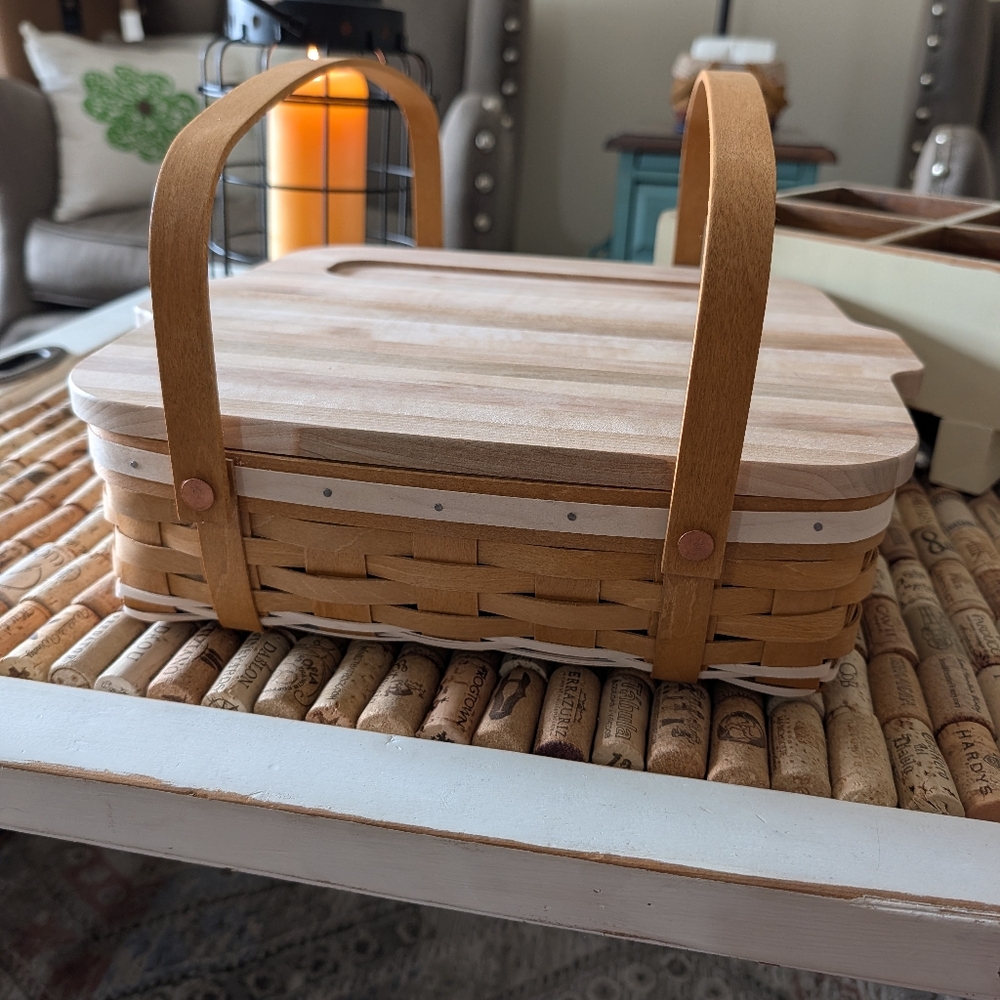 Longaberger 2010 Gourmet Blue Ribbon Pie Basket w/ Butcher Block Lid & Protector
